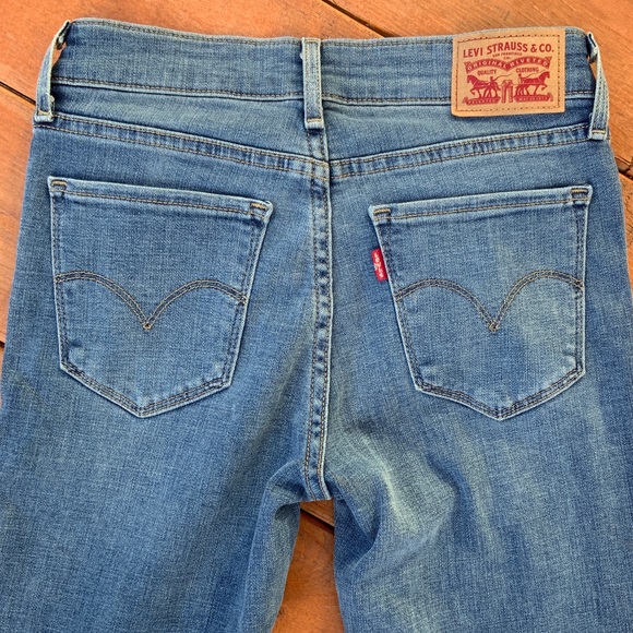 Levi’s 711 Skinny Jeans - Picture 3 of 3